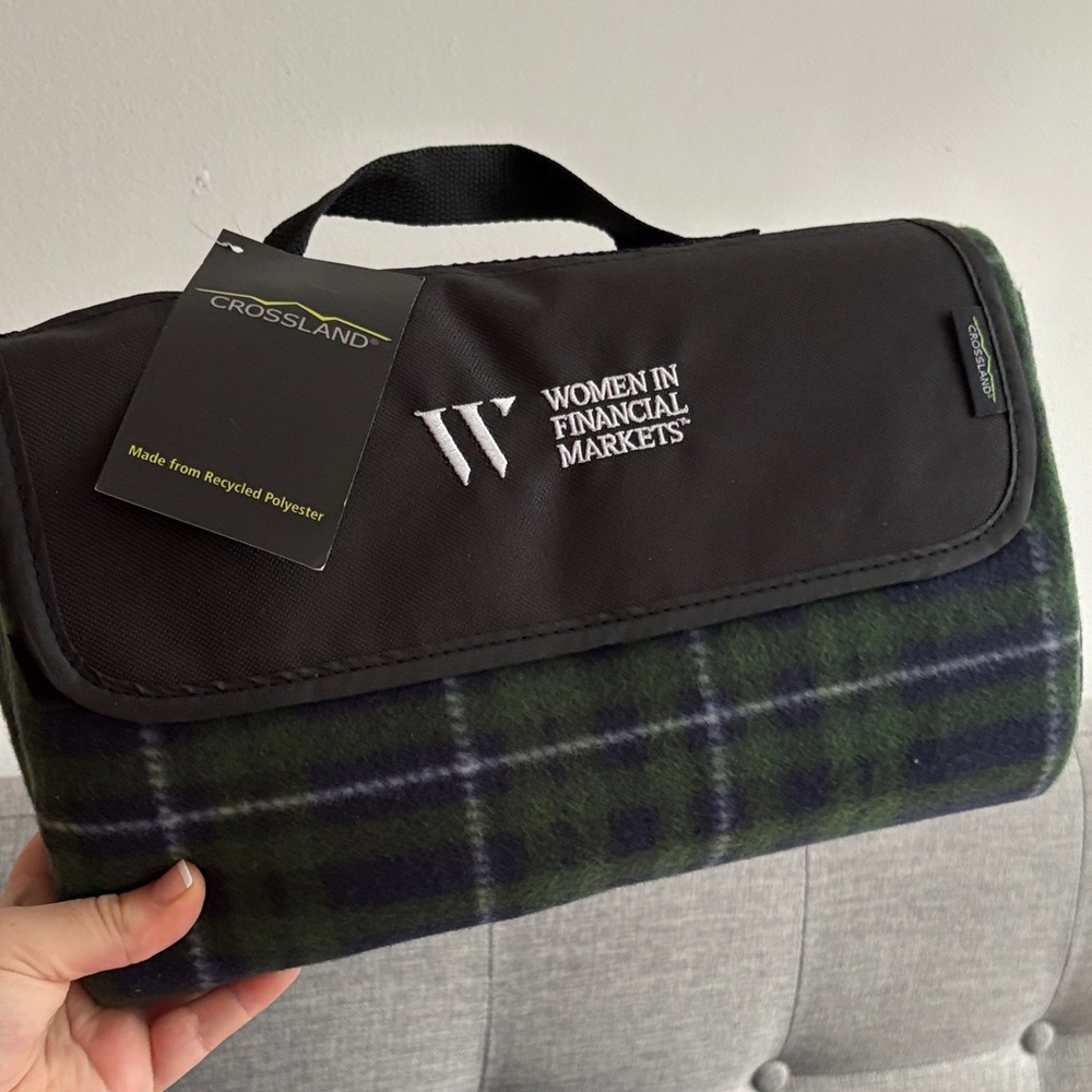 NEW PICNIC BLANKET CARRY PLAID